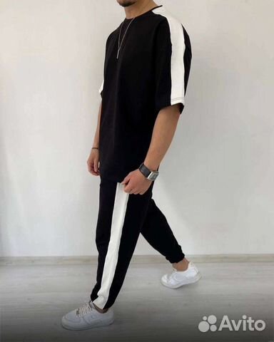 Мужской спортивный костюм