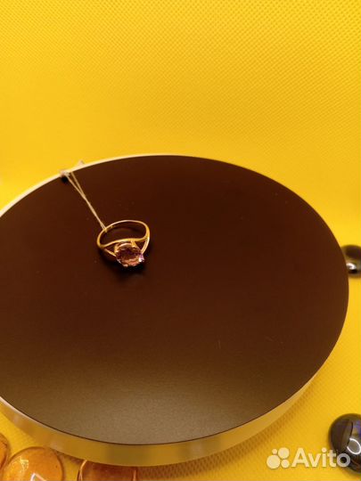 Кольцо с камнем