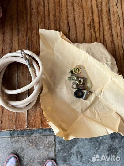 Выключатель массы с противоугонным устройством