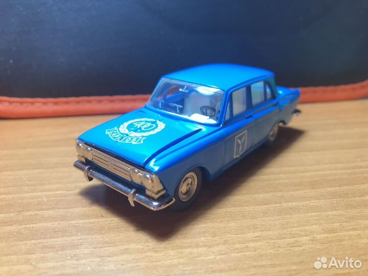 Модель автомобиля 1:43