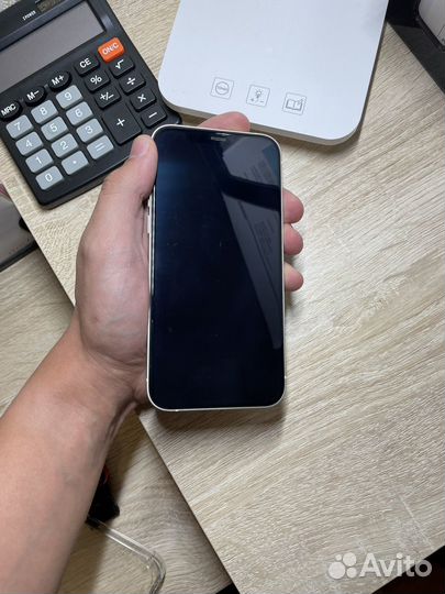 Телефон iPhone 12