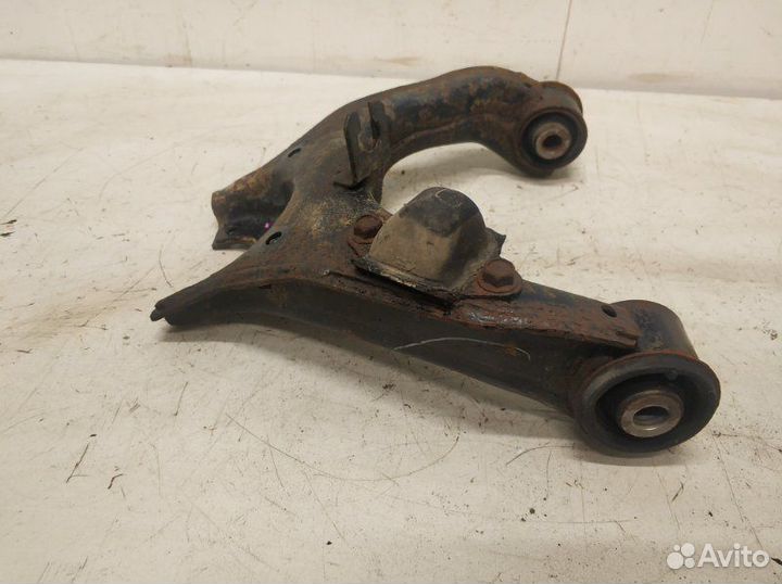 Рычаг передний правый верхний Mitsubishi Pajero