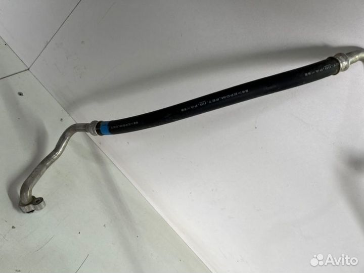 Трубка кондиционера толстая правая Toyota Camry