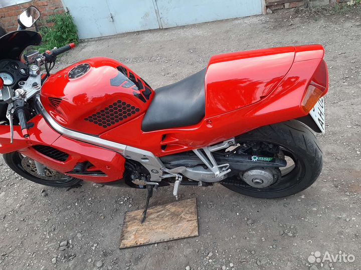 Honda vfr 750f rc 36