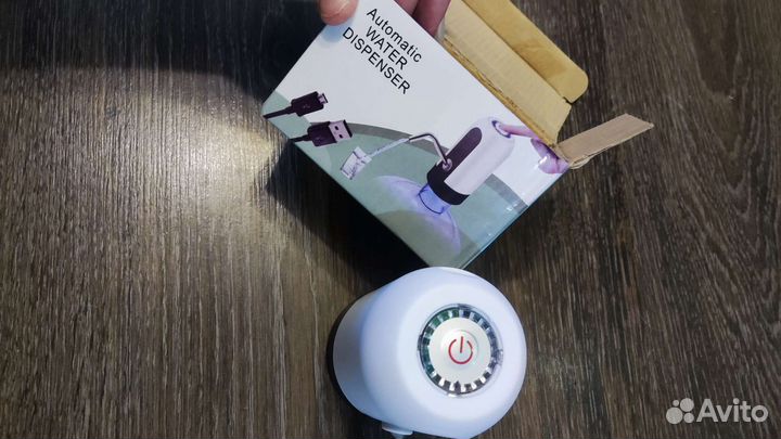 Помпа для воды на бутылку