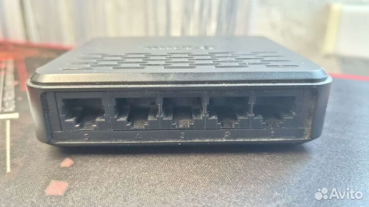 Коммутатор D-Link DES-1005A