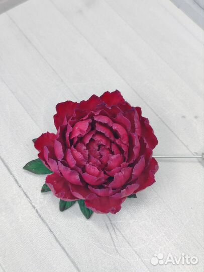 Брошь с пионом