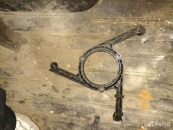 Кронштейн вентилятора радиатора Volkswagen golf 4