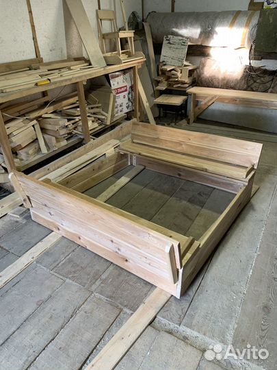 Песочница с крышкой