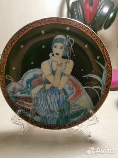 Тарелка декоративная. Фарфор