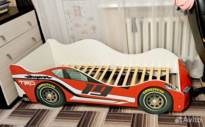 Детская кровать машина