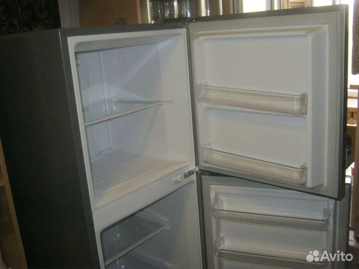 Холодильник Daewoo FR-241, двухкамерный