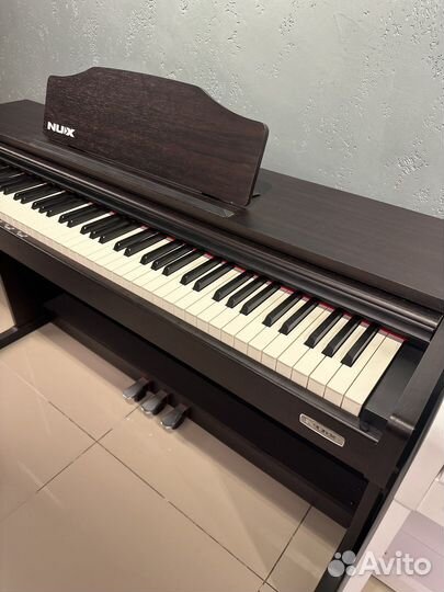 NUX WK 400 Цифровое фортепиано (для обучения)