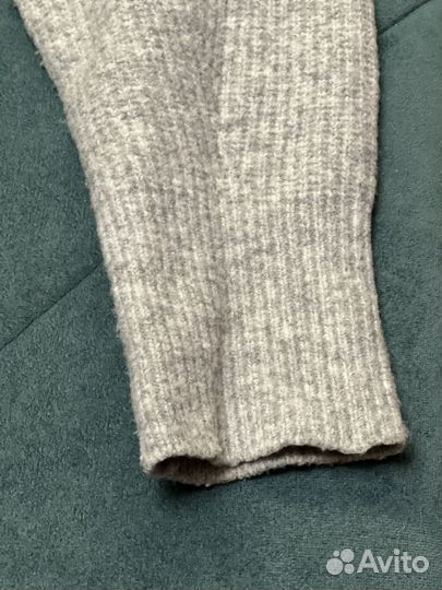 Свитер uniqlo М с добавлением шерсти