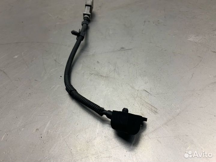 Датчик положения коленвала Volkswagen Touran