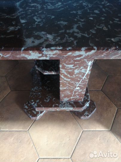 Мраморный стол