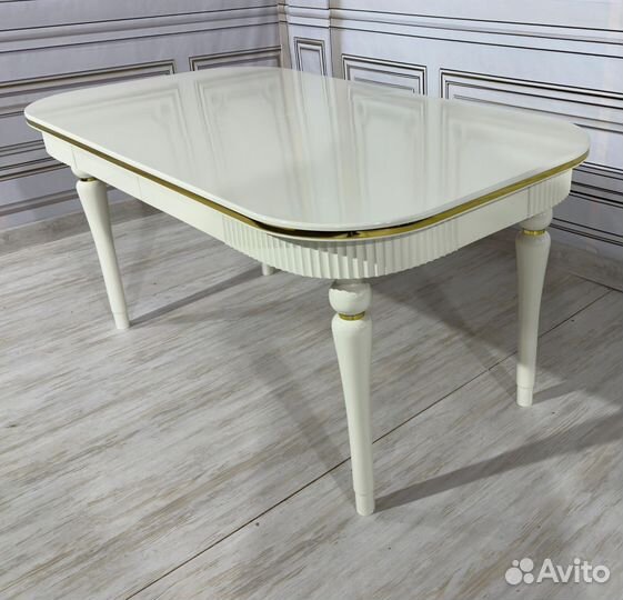 Стол и стулья