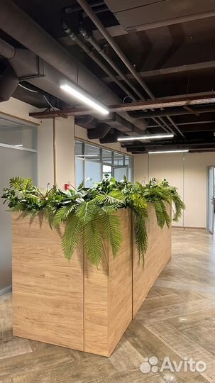 Искусственные растения в кашпо напольном