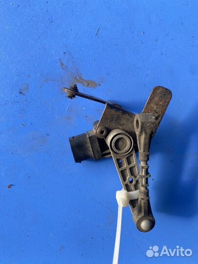 Датчик положения кузова range rover передний