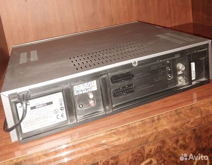 Видео магнитофон hi fi stereo JVC HR -J870