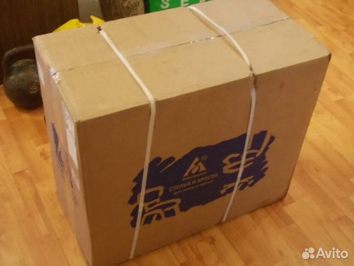 Игровой компьютерный стул в коробке