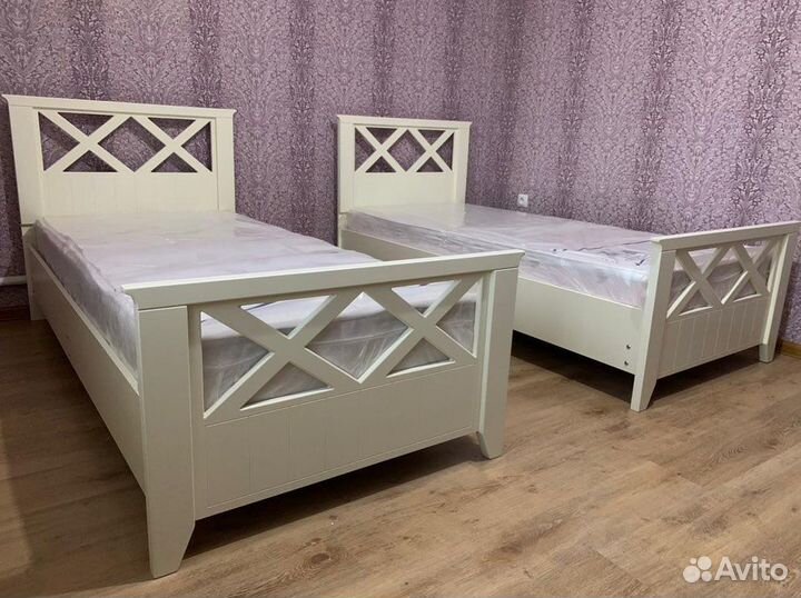 Детская кровать с матрасом