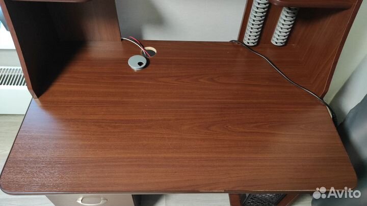 Компьютерный стол