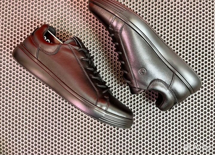 Кроссовки Ecco легкие