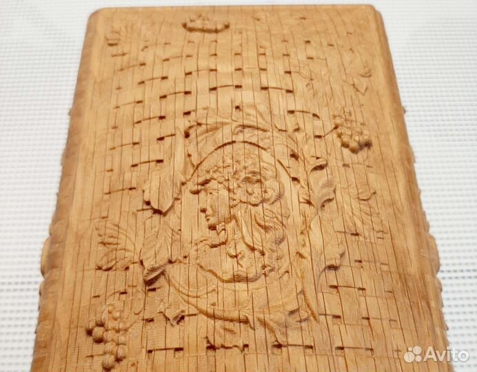 Шкатулка резная деревянная