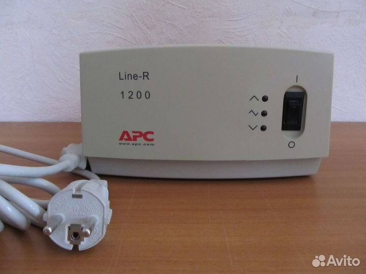 Регулятор напряжения APC Line-R 1200 и 2 удлинит