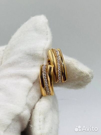 Золотые серьги с камнем