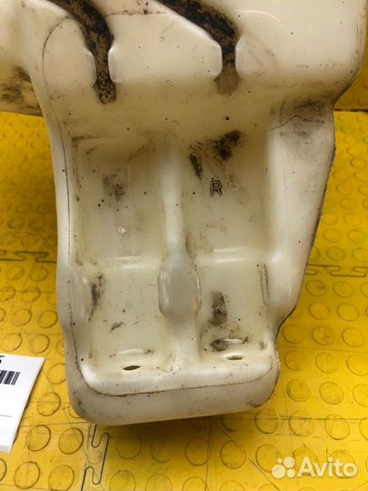 Бачок омывателя Mitsubishi Carisma