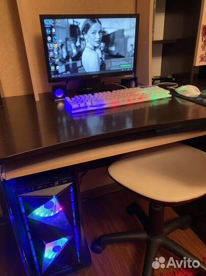 Компьютерный столик