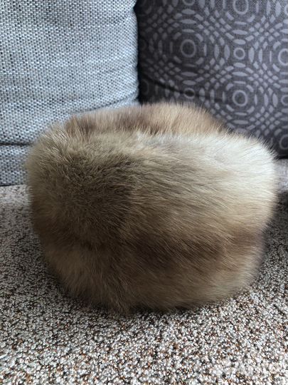 Женская шапка из куницы