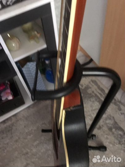 Подставка для гитары