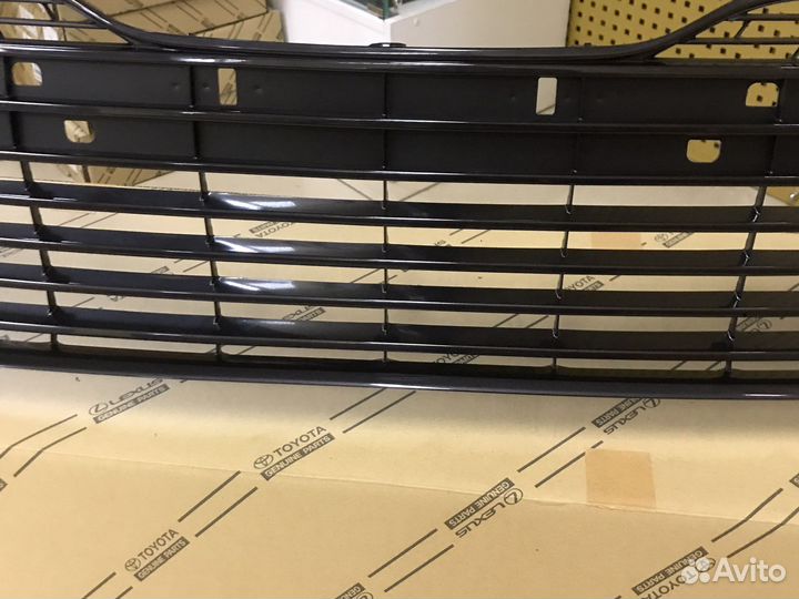 Нижняя решетка переднего бампера Toyota Camry 70