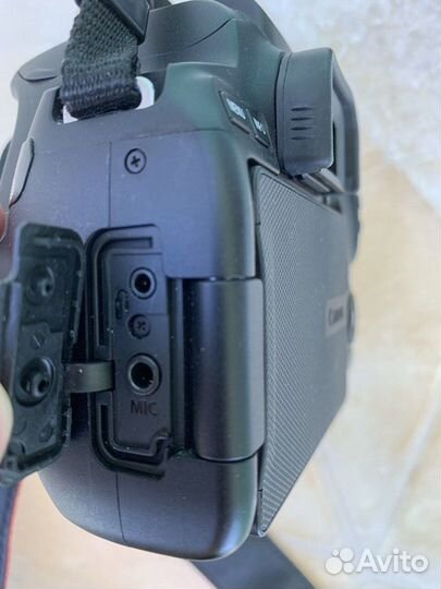 Зеркальный фотоаппарат Canon EOS 250D Kit 18-55mm