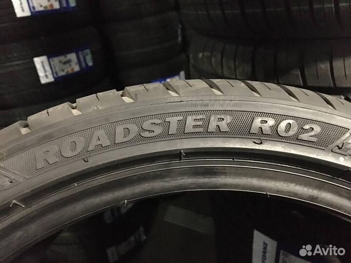 Rydanz Roadster R02 255/35 R18 94W
