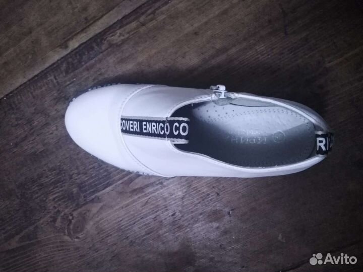 Туфли детские 35 размер новые