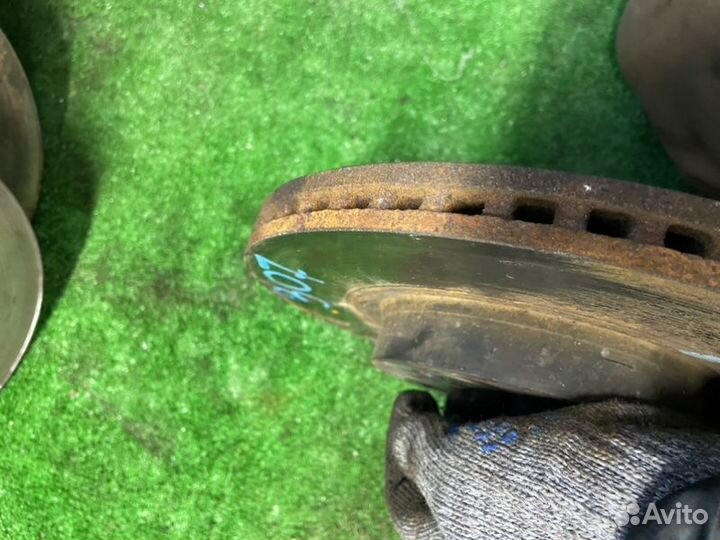 Диск тормозной передний Toyota Corolla 150 3ZZ-FE