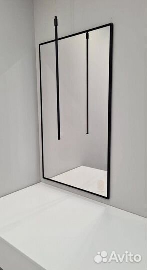 Зеркало в металлической раме с подсветкой