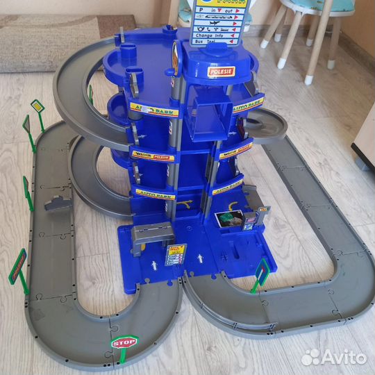 Игрушечная парковка