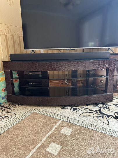 Стеклянная тумба под тв
