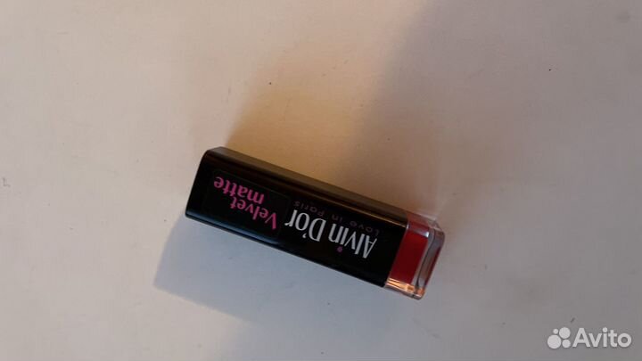 Красная помада