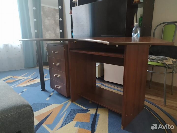 Компьютерный стол