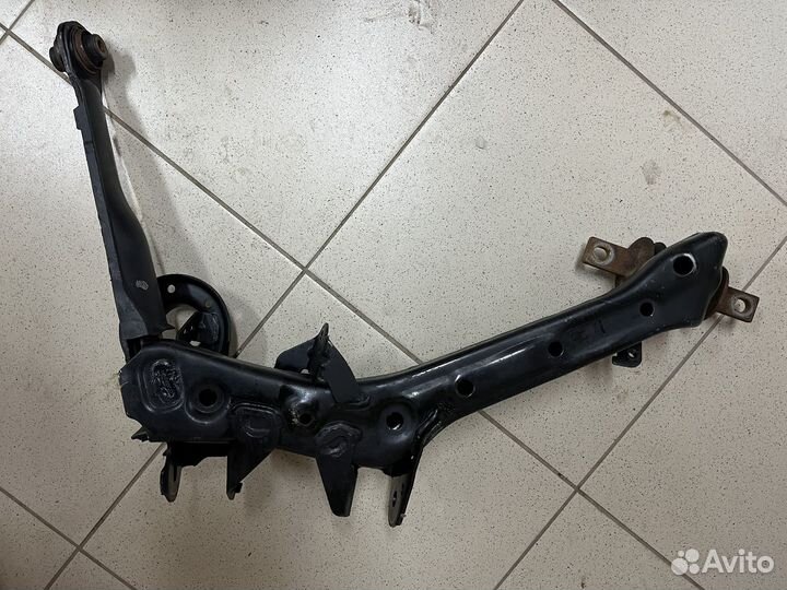 Рычаг задний нижний левый Honda Civic 4D