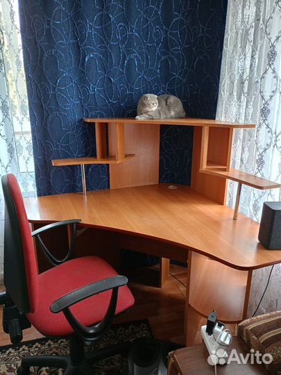 Компьютерный стол