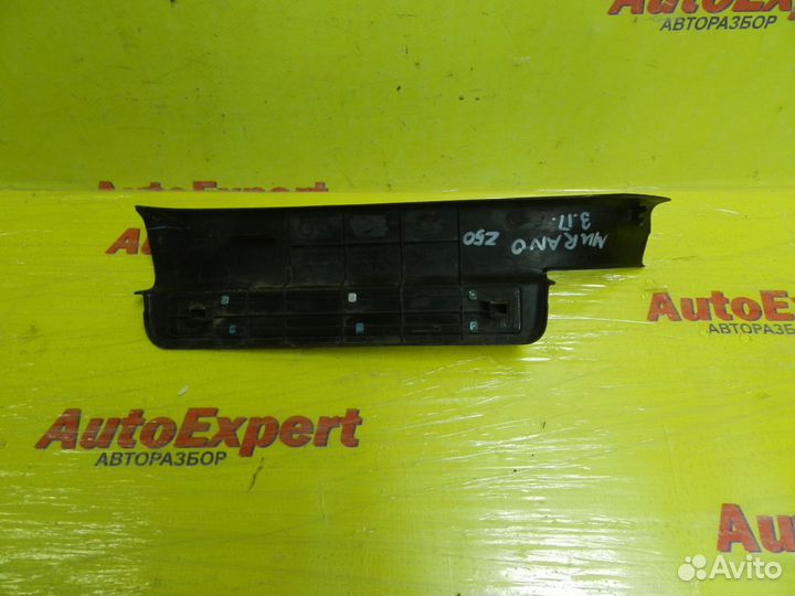 Накладка порога задняя правая Nissan Murano Z50