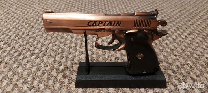 Зажигалка пистолет на подставке