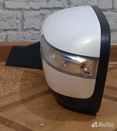 Боковое зеркало левое на Mazda Premasy